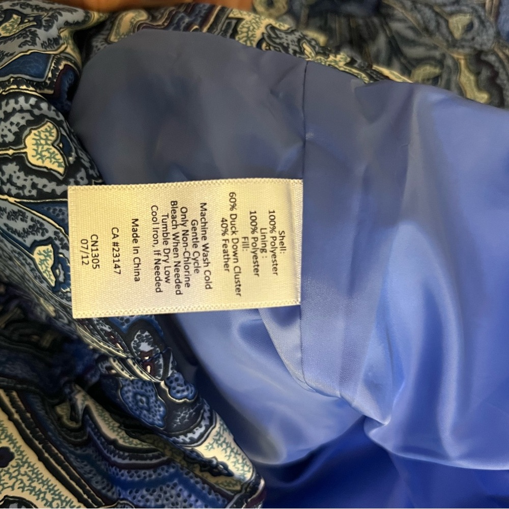 Talbots Blue & White Paisley Floral Printed Duck Down Feather Puffer Vest - Picture 7 of 7